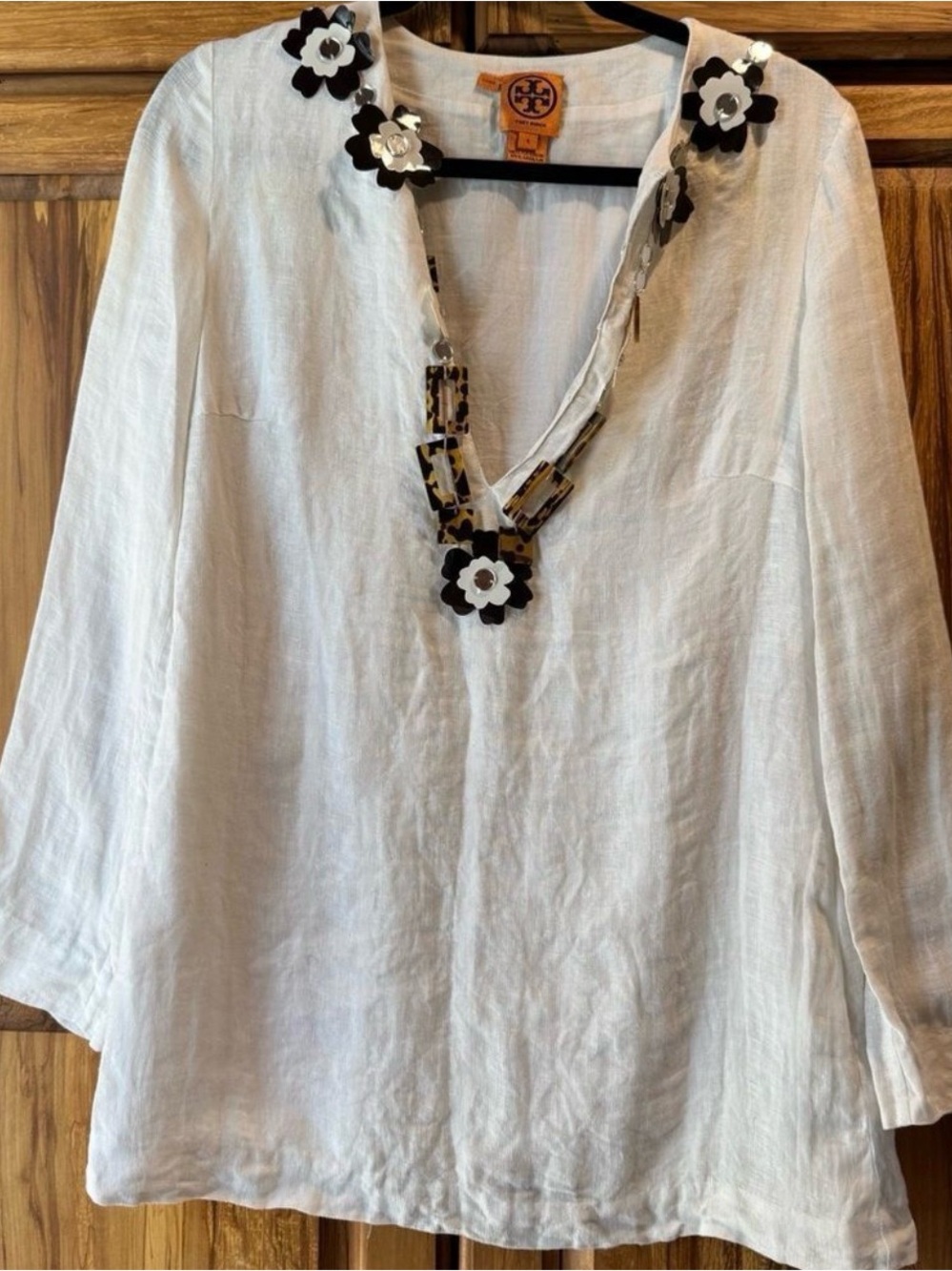 Tory Burch Sz 6 V-Neck Top with Floral & Tortoiseshell Trim